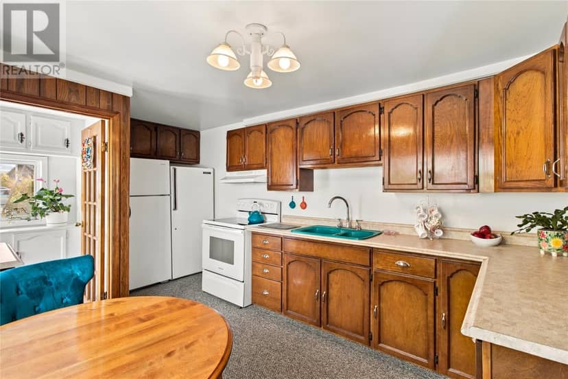 16 Cavell Avenue — photo 11 of 40