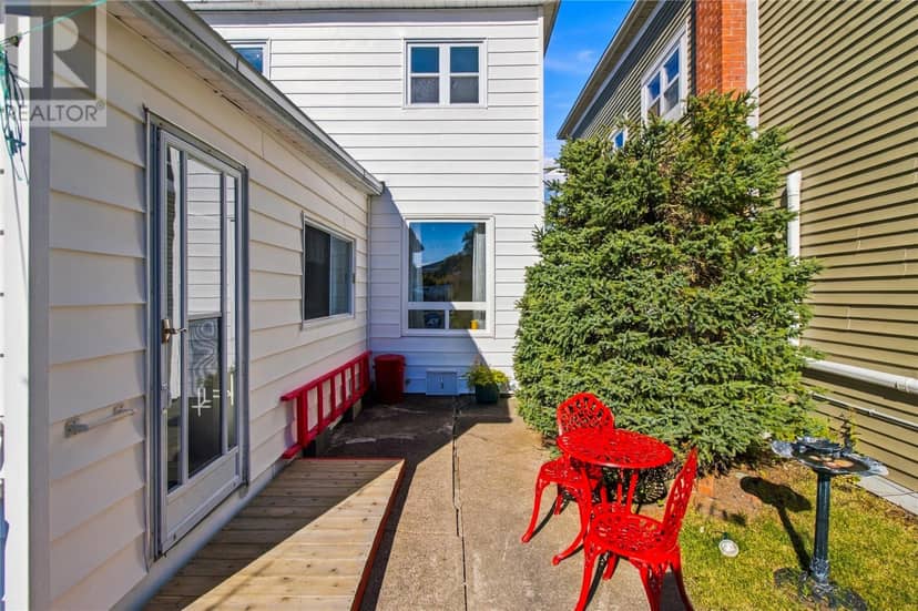 16 Cavell Avenue — photo 27 of 40