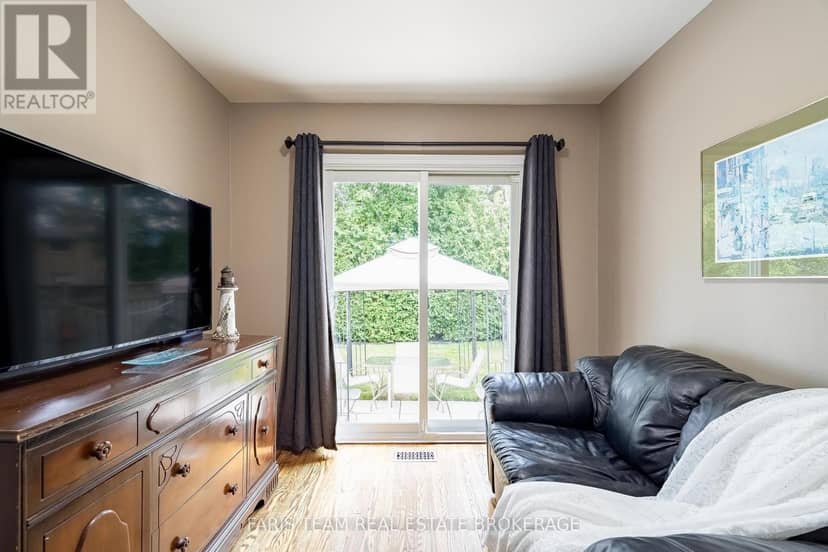45 Bailey Crescent — photo 18 of 36