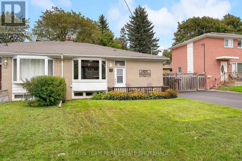 45 Bailey Crescent, Aurora, photo 2
