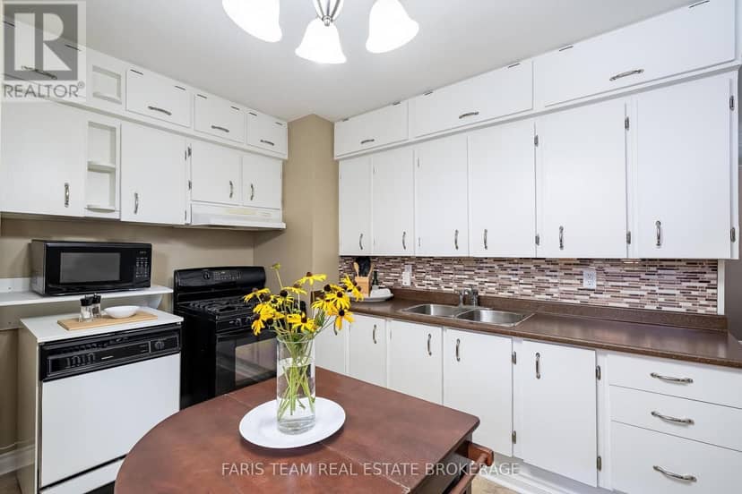 45 Bailey Crescent, Aurora, photo 5