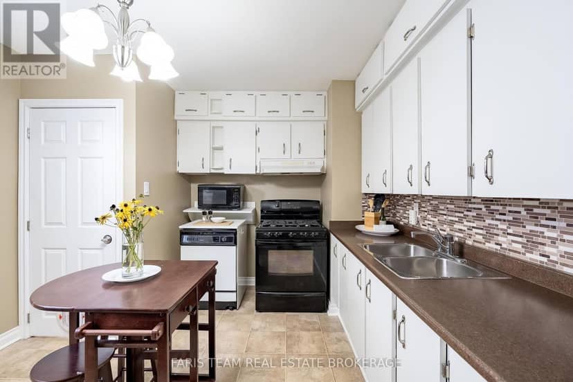 45 Bailey Crescent, Aurora, photo 7