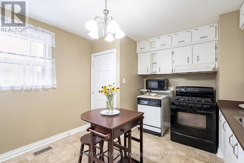 45 Bailey Crescent, Aurora, photo 8