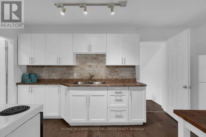11 Frances Street N, Barrie, photo 3