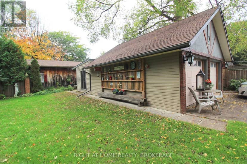 4108 Queen Victoria Street — photo 32 of 40