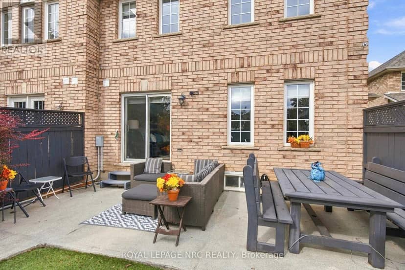 13 Flynn Court — photo 9 of 33