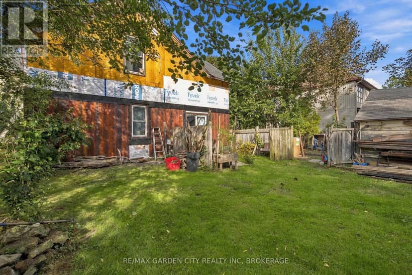 409-407 Maple Street — photo 12 of 21