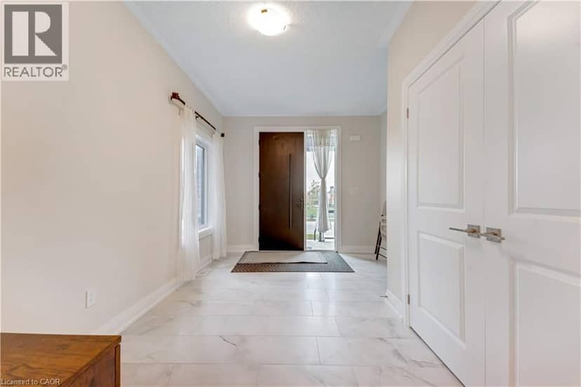 31 JACOB DETWEILLER Drive, Kitchener, photo 5