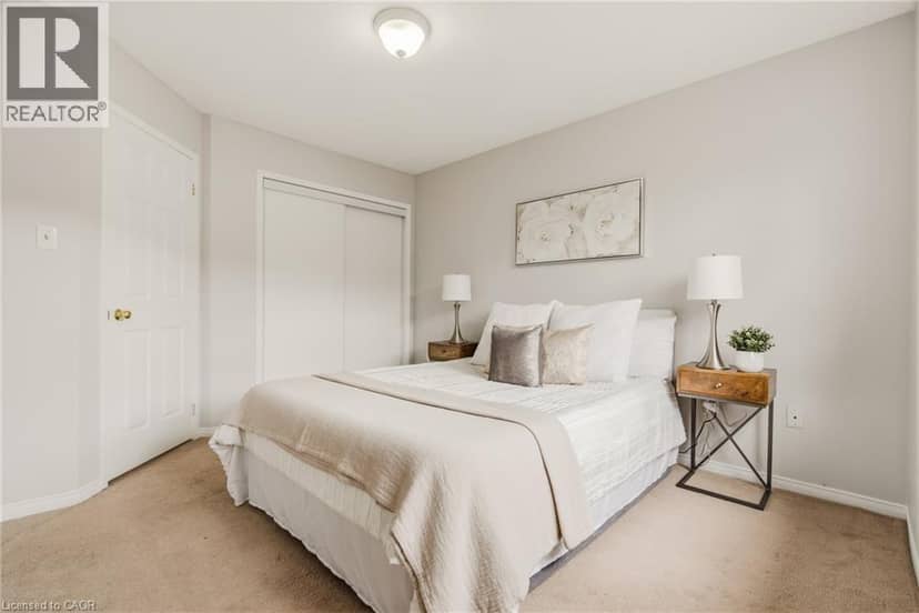 54 DUNCAN Avenue — photo 10 of 19