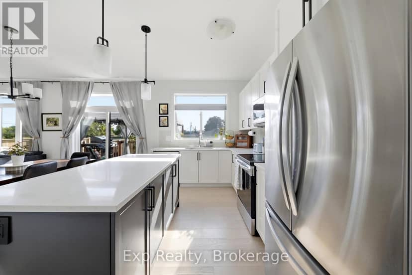 14 Athabaska Drive — photo 17 of 40