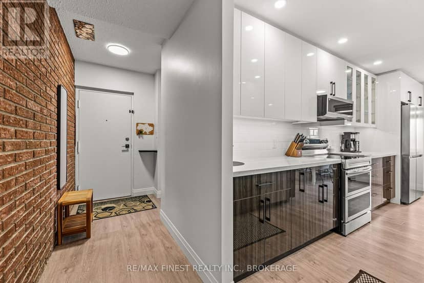 501 - 315 Regent Street — photo 17 of 33