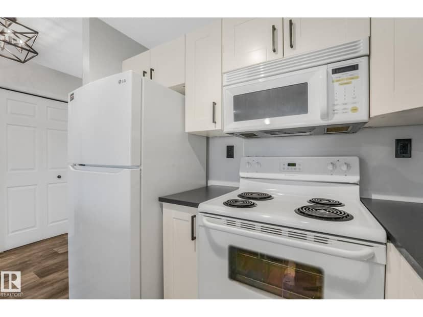 #408 4310 33 ST — photo 13 of 40