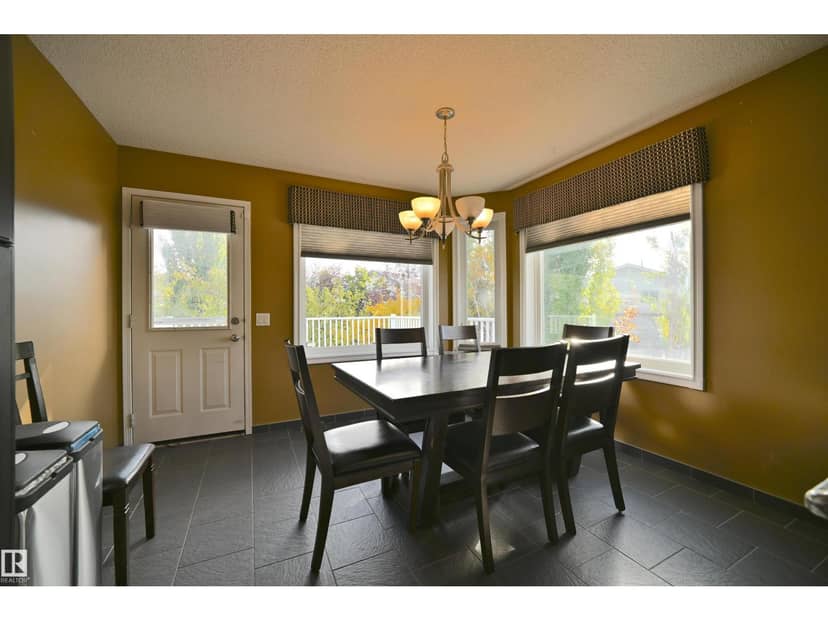 5304 155 AV NW — photo 13 of 40