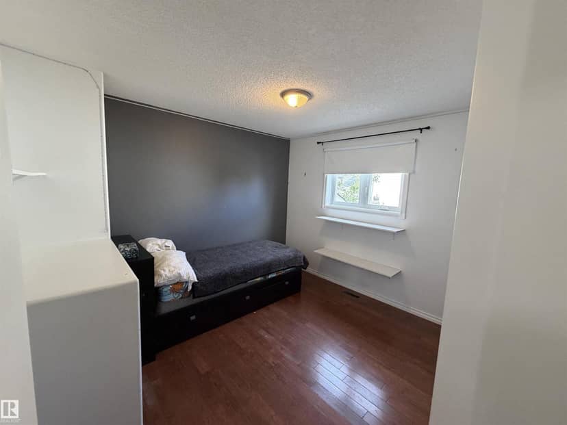 5304 155 AV NW — photo 18 of 40