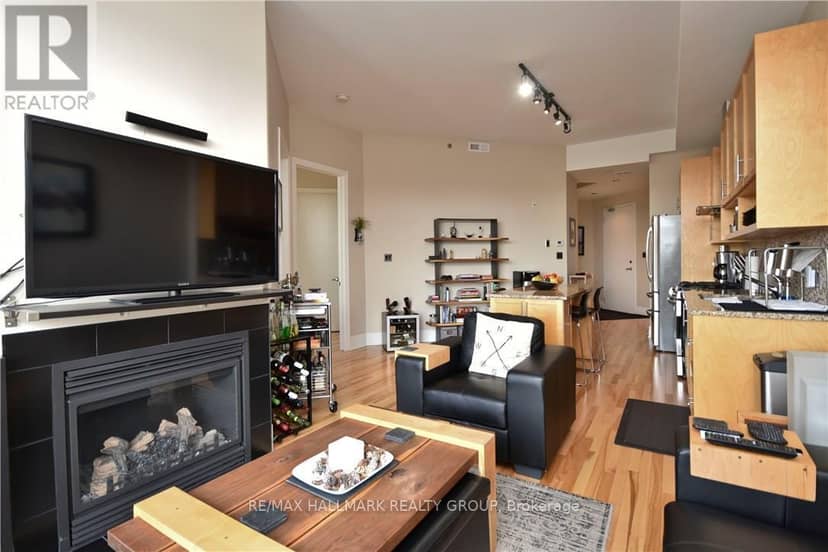 408 - 808 Bronson Avenue — photo 12 of 22