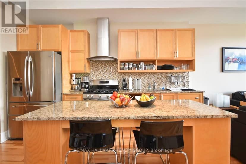 408 - 808 Bronson Avenue — photo 9 of 22