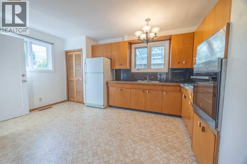 53 Kentish Drive SW — photo 9 of 40