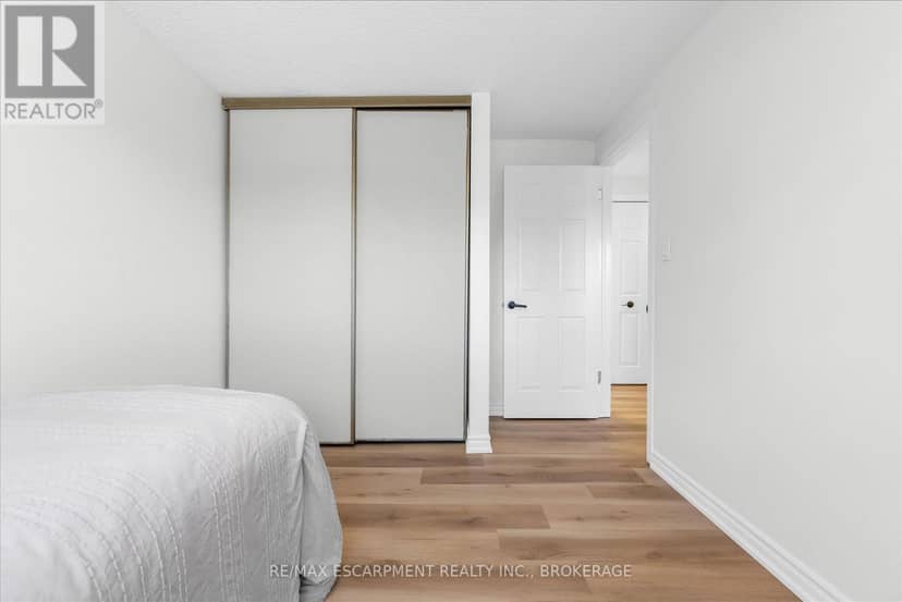 49 Grove Avenue — photo 18 of 40