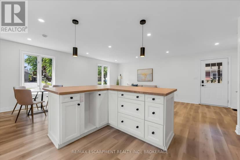 49 Grove Avenue — photo 9 of 40