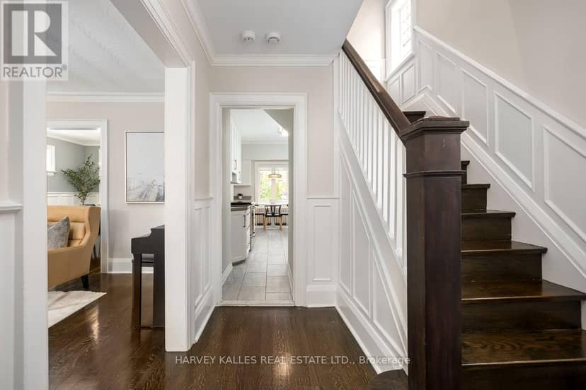 110 Chatsworth Drive, Toronto, photo 3