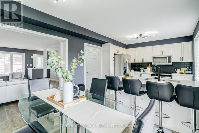 1842 Dalhousie Crescent — photo 18 of 40