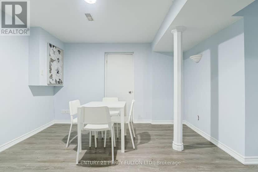 1842 Dalhousie Crescent — photo 34 of 40