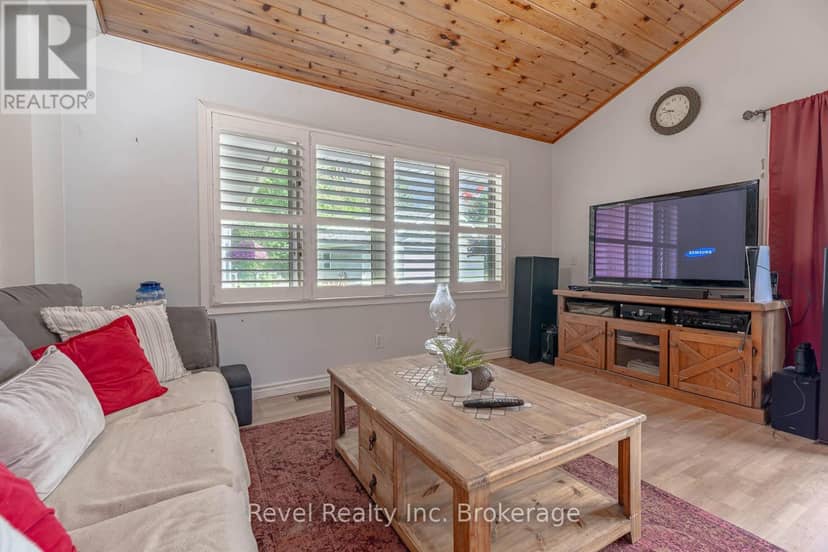 36 Tebby Boulevard — photo 15 of 40