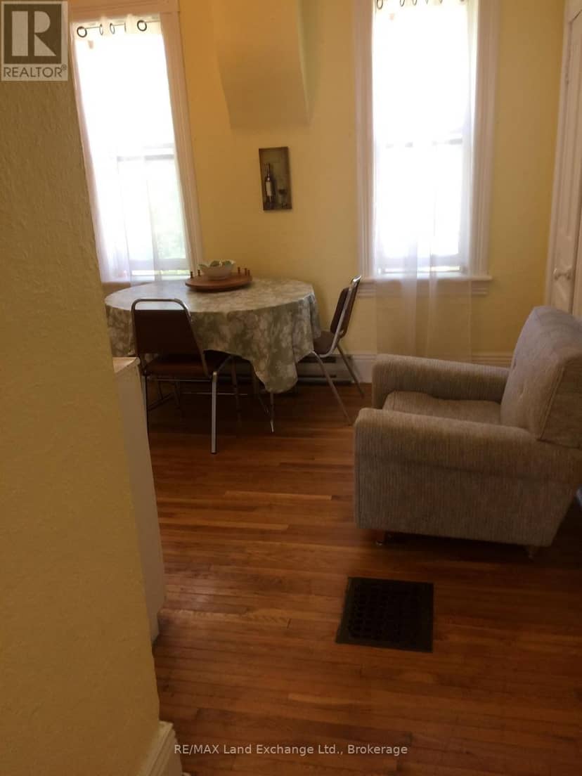 558 Green Street — photo 9 of 34
