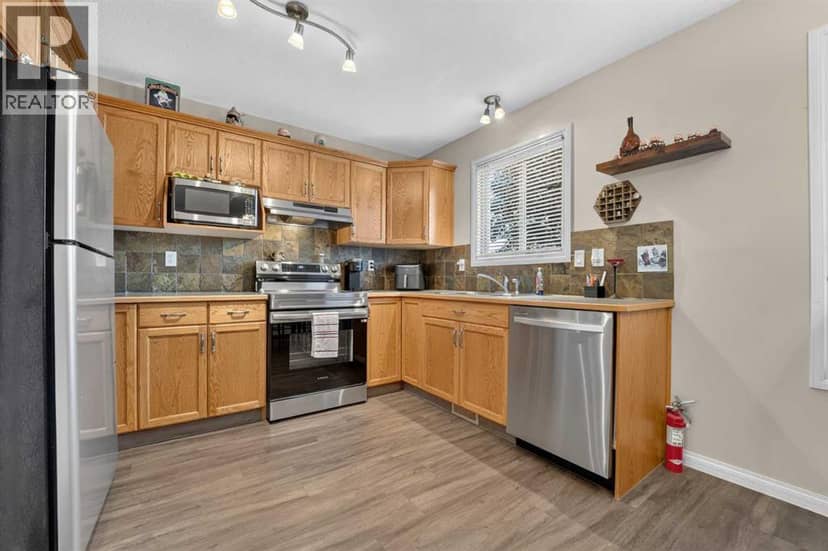 509 Gateway Crescent S — photo 9 of 40