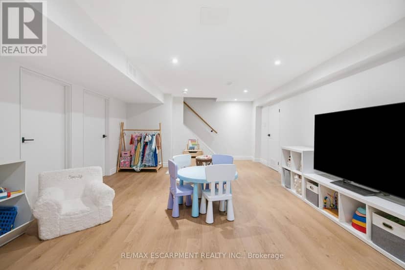 890 Forest Glen Avenue — photo 39 of 40