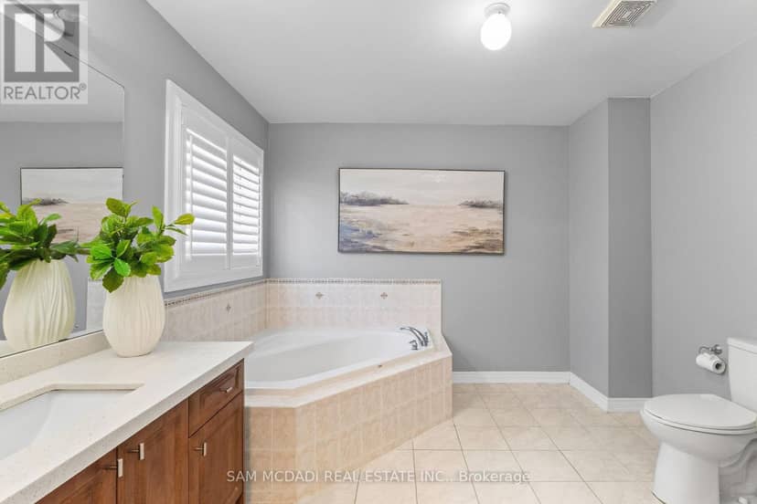 195 Holmes Crescent — photo 19 of 34
