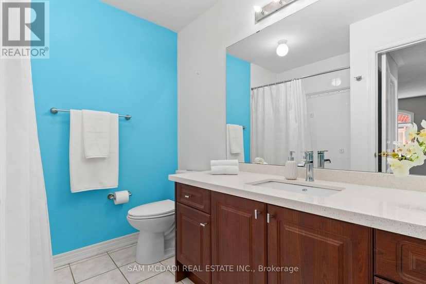 195 Holmes Crescent — photo 21 of 34