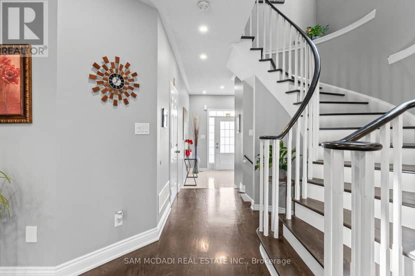 195 Holmes Crescent, Milton, photo 3