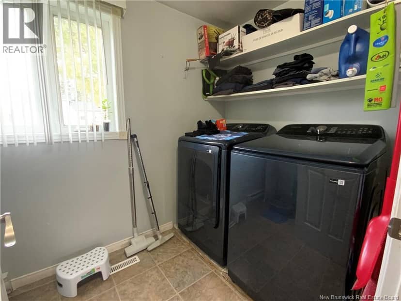 2123 Commerciale Street — photo 9 of 17