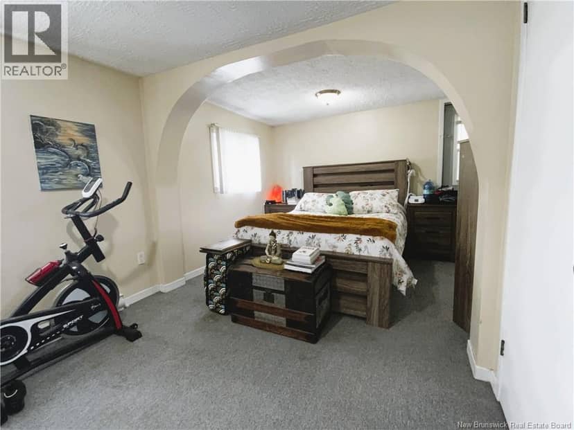 2123 Commerciale Street — photo 14 of 17