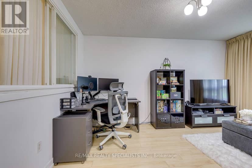 103 - 812 Landsdowne Avenue — photo 12 of 29