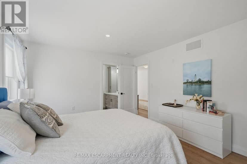 15 Saint Anthony Place — photo 32 of 40