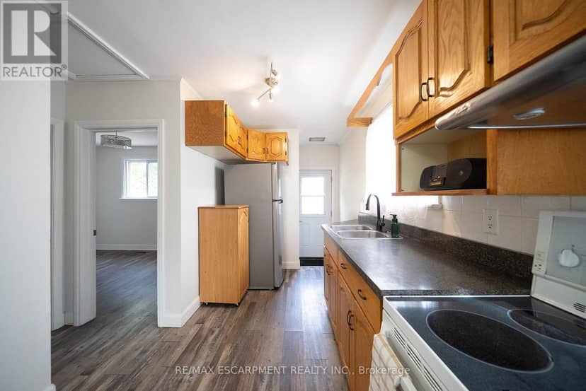 364 Wellington Street — photo 12 of 35