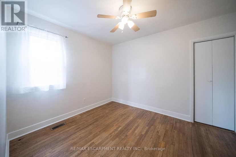 364 Wellington Street — photo 16 of 35