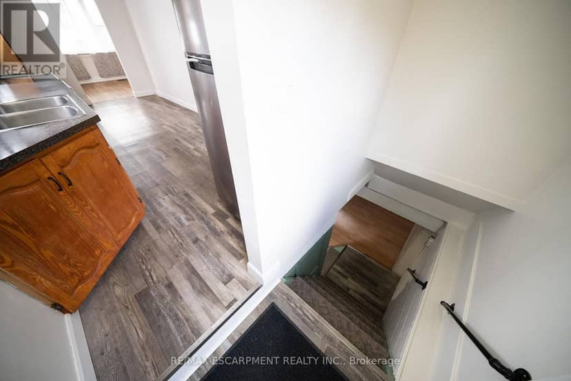 364 Wellington Street — photo 18 of 35