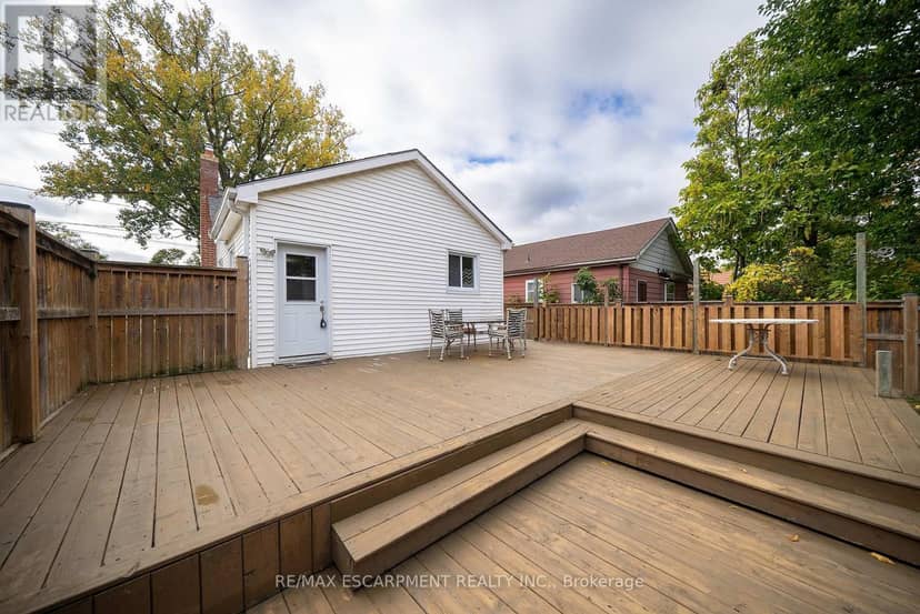 364 Wellington Street — photo 25 of 35