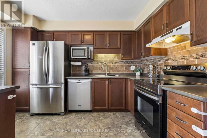 222 Sophia Crescent — photo 10 of 40