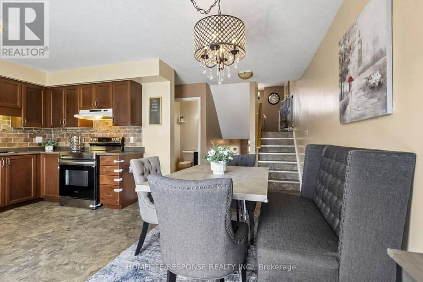 222 Sophia Crescent — photo 13 of 40