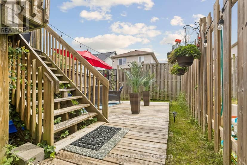 222 Sophia Crescent — photo 37 of 40