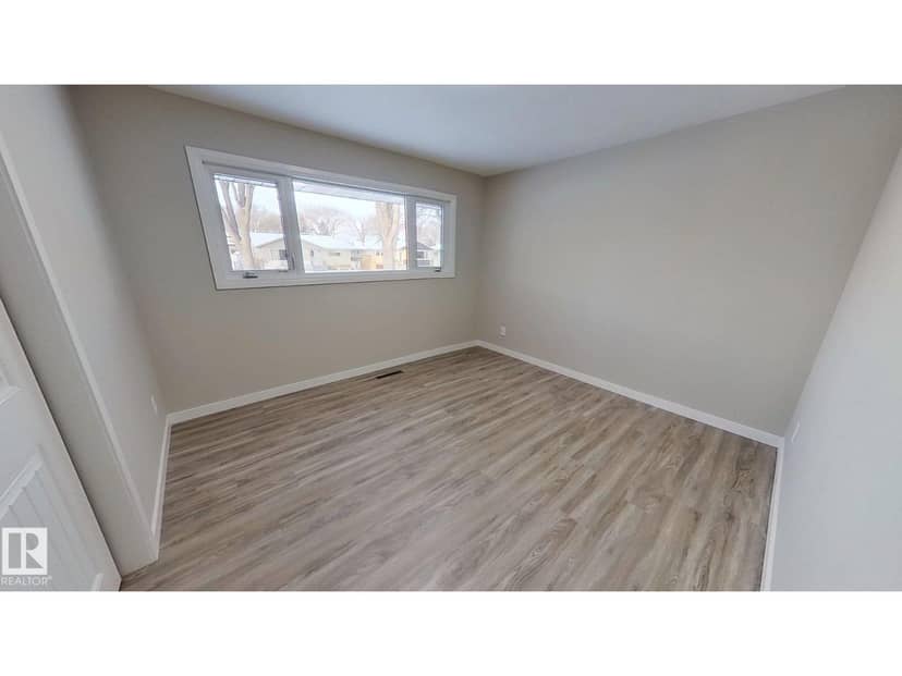 12211 52 ST NW NW — photo 13 of 31