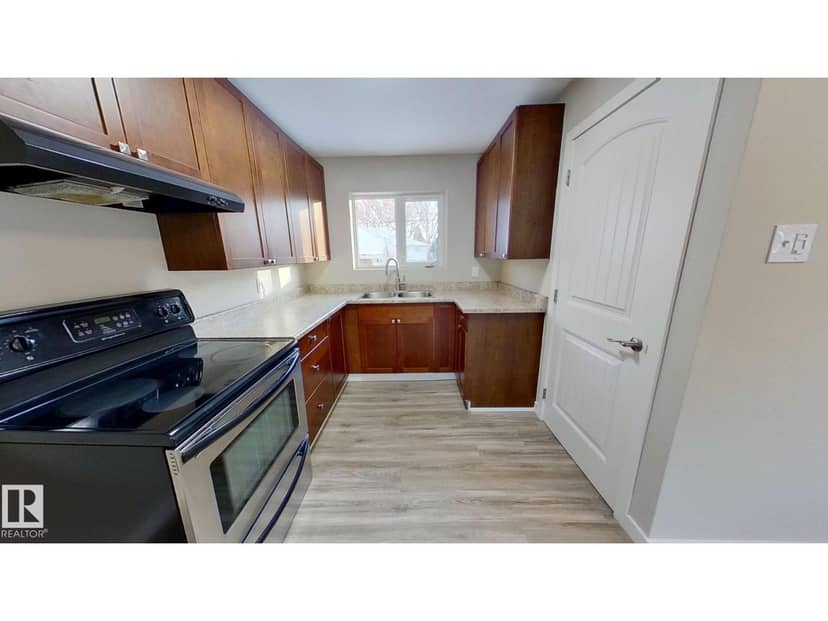 12211 52 ST NW NW — photo 15 of 31
