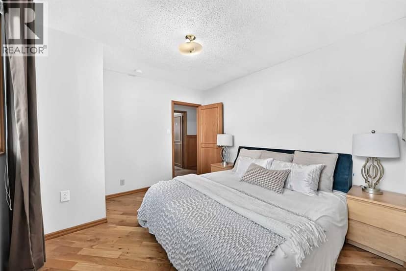 2208 Capitol Hill Crescent NW — photo 12 of 40