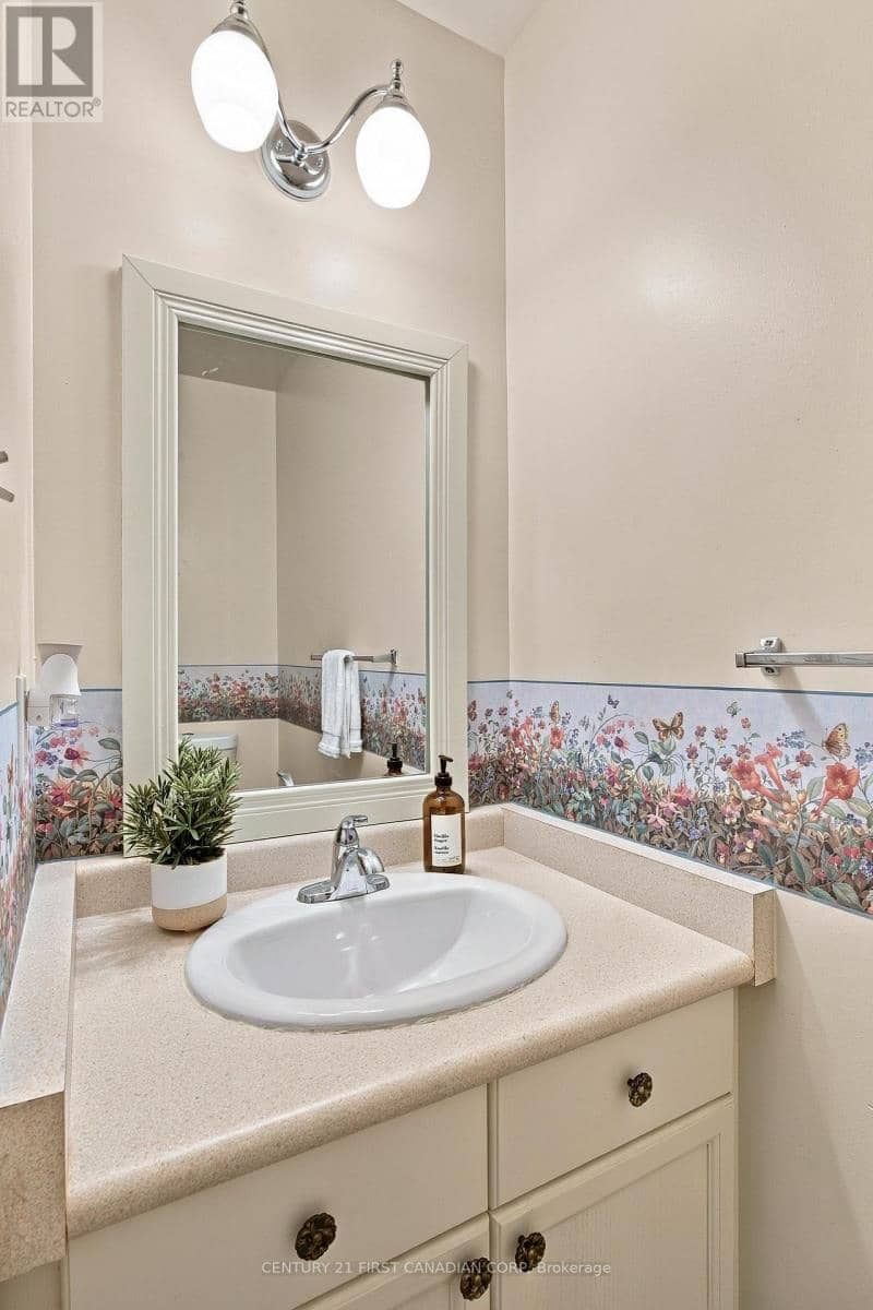 36 - 50 Chapman Court — photo 20 of 39