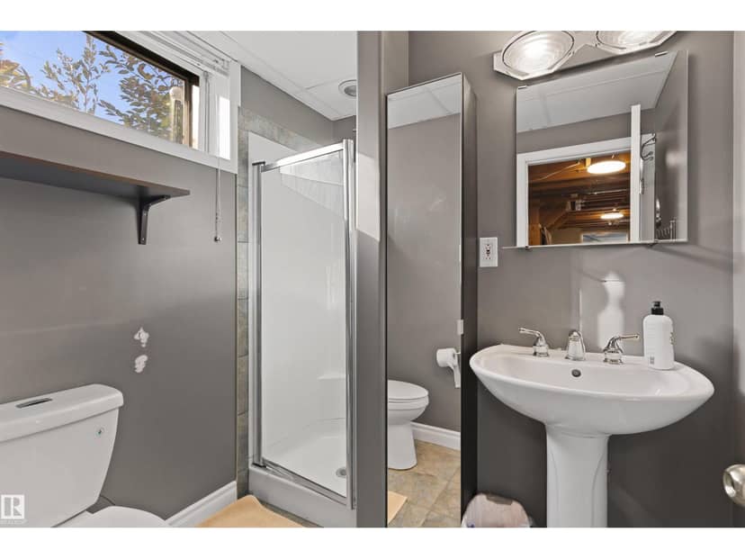 6207 85 AV NW — photo 31 of 40