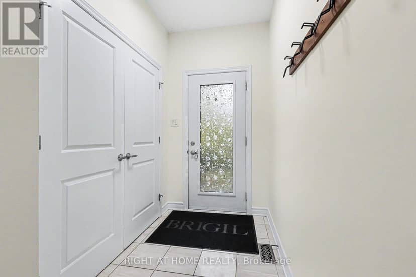 285 Munro Street — photo 2 of 33